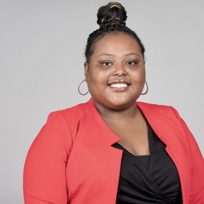 headshot Samanda Robinson