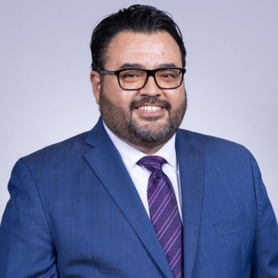 Headshot Arturo Zavala