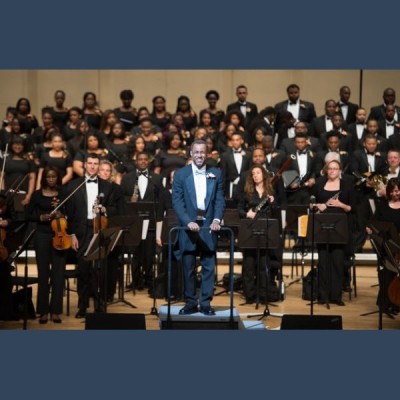 choir director in front choir in back 