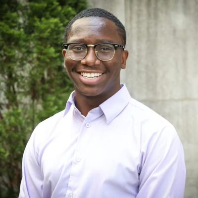 headshot Derrick Webb