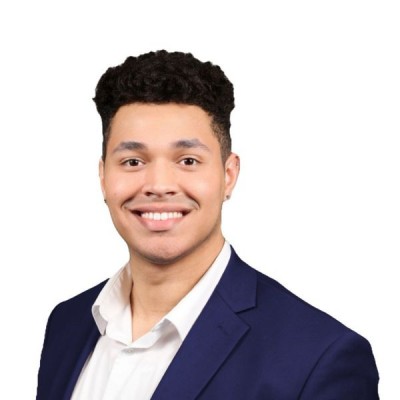 headshot Dezmond Cole