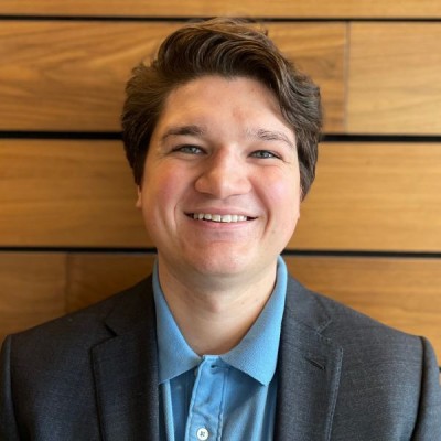 headshot Emre Tkacik