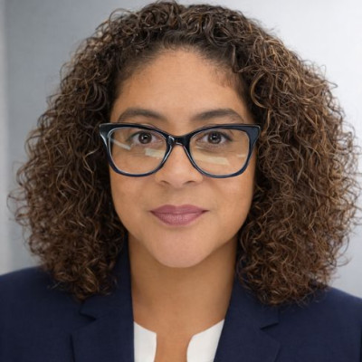 headshot Maria DoVale